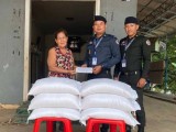 ឧត្តមសេនីយ៍ឯក រ័ត្ន ស្រ៊ាង បន្តជួយដល់គ្រួសារអតីតអ្នករួមការងារនាសម័យរដ្ឋកម្ពុជា!