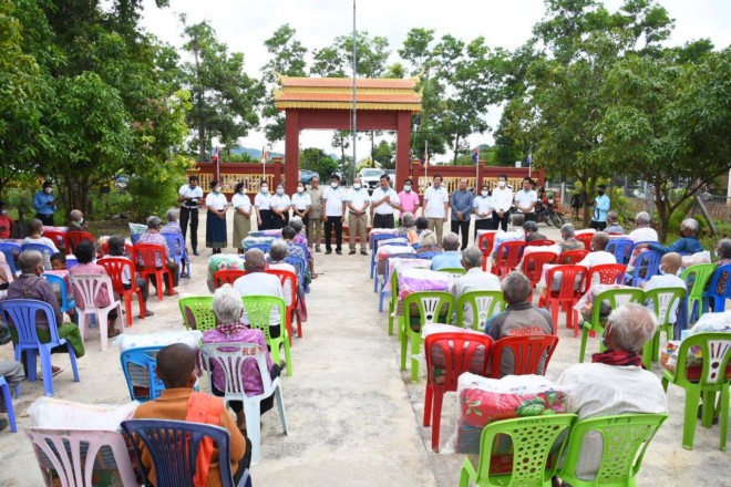 ចាស់ជរា​គ្មាន​ទីពឹង​ក្នុង​ខេត្ត​ប៉ៃលិន​ទូទាំង​ខេត្ត​ប៉ៃលិន ចំនួន​៦៦​នាក់ ទទួលបាន​អំណោយ​ដ៏​ថ្លៃថ្លា​សម្តេច​តេជោ ហ៊ុន សែន និង​សម្តេច​កិត្តិ​ព្រឹទ្ធ​បណ្ឌិត តាមរយៈ​មូលនិធិ​ចាស់ជរា​ខេត្ត​ប៉ៃលិន​