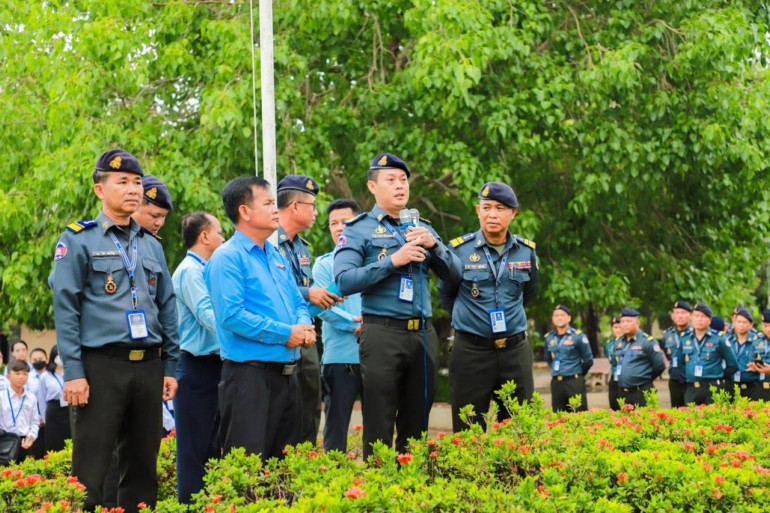 ឧត្តមសេនីយ៍ឯក រ័ត្ន ស្រ៊ាង ចាត់​ឱ្យ​ក្រុមការងារ​ចុះ​ធ្វើការ​ផ្សព្វផ្សាយ​តាម​សាលា ស្តីពី​បញ្ហា​ក្មេង​ទំនើង និង​បញ្ហា​គ្រឿងញៀន​!